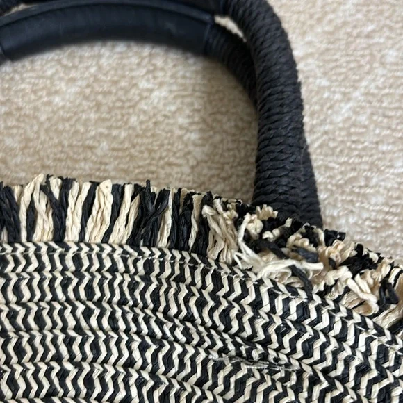 Zara purse- black and cream-black handles – straw - Picture 3 of 6